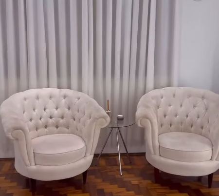 Detalhe de renda em vestido de noiva